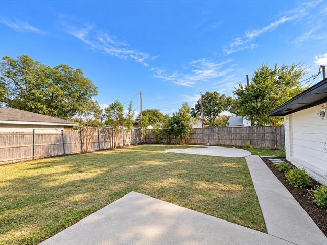 Building Photo - 2404 Kentfield Ln