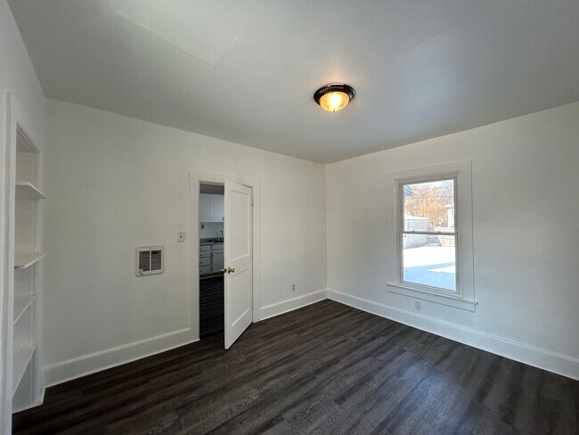 Building Photo - ** Move in Special ** Updated 3-Bedroom, 1-Bathroom Home – $1,100/Month