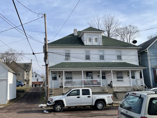 Building Photo - 122 E 8th St