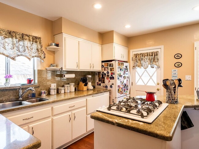 Building Photo - 7848 Bleriot Ave