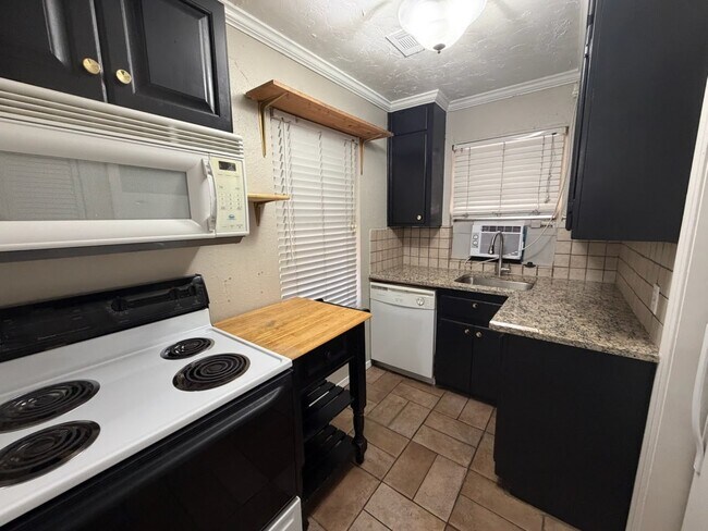 Building Photo - 117 N University Dr