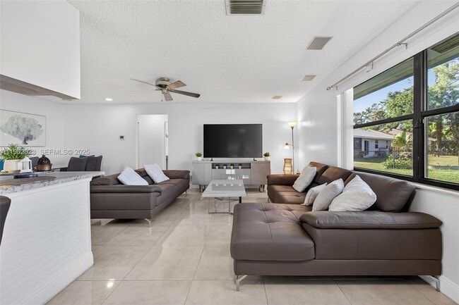 Building Photo - 100 Miramar Ave