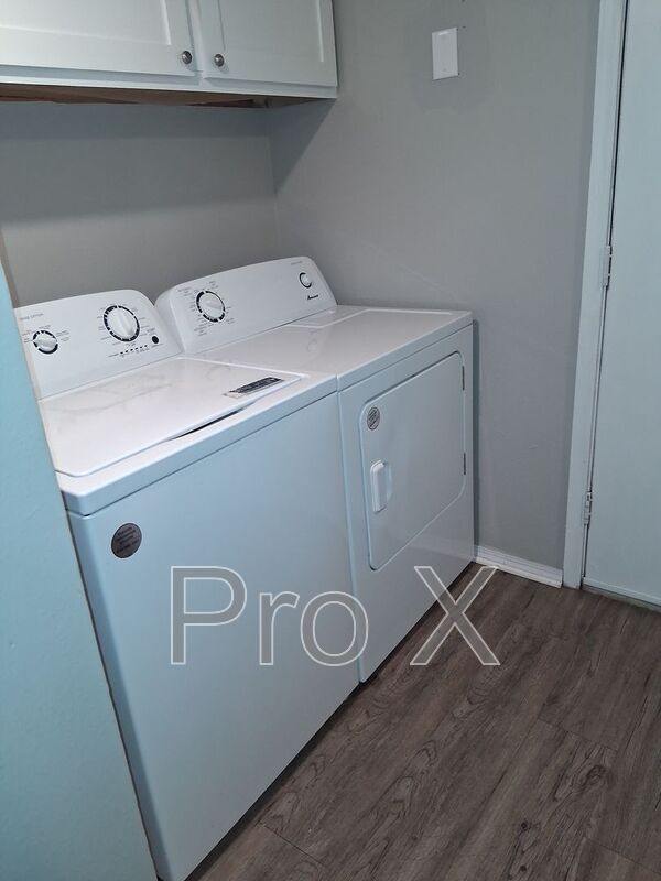 Building Photo - 518 N Betty Jo Dr