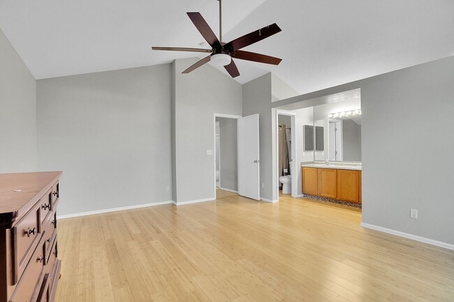 Building Photo - 5 bedroom, 3 1/2 bath home with attached 2 car garage