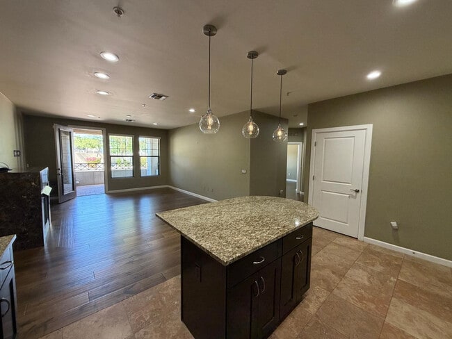 Building Photo - 7291 N Scottsdale Rd