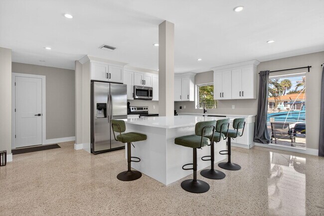 Building Photo - 2433 SE 10th St