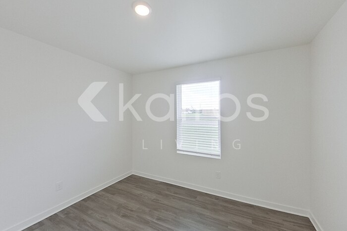 Building Photo - 133 George Oxford Dr