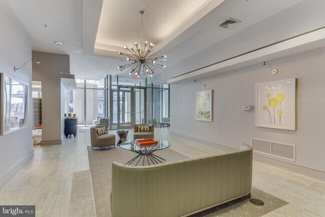 Building Photo - 3650 S Glebe Rd