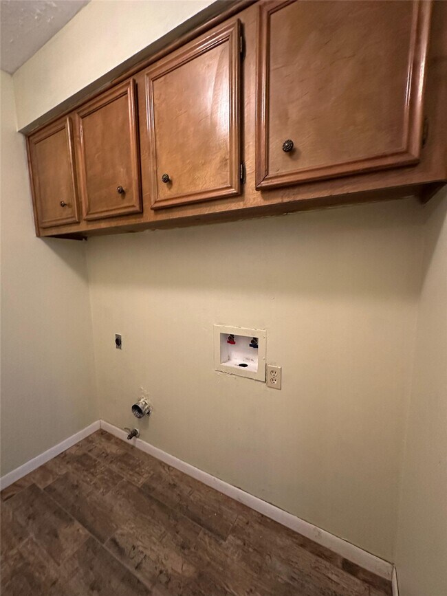 Building Photo - 6603 Readsland Ln