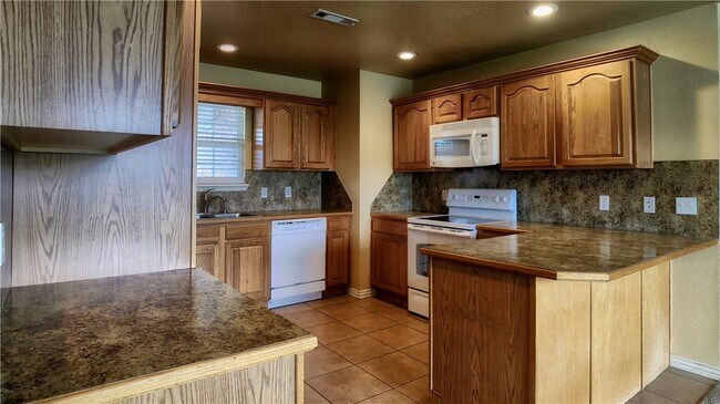 Building Photo - 2375 N Stonecrest Dr