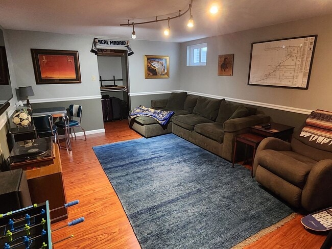 Building Photo - Updated 3 Bedroom (4th non-conforming), 23...