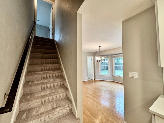 Building Photo - 4-Bedroom Home In Great Neck Meadows! Ready NOW!!! Fenced Backyard! HUGE Corner Lot! Dog Friendly!