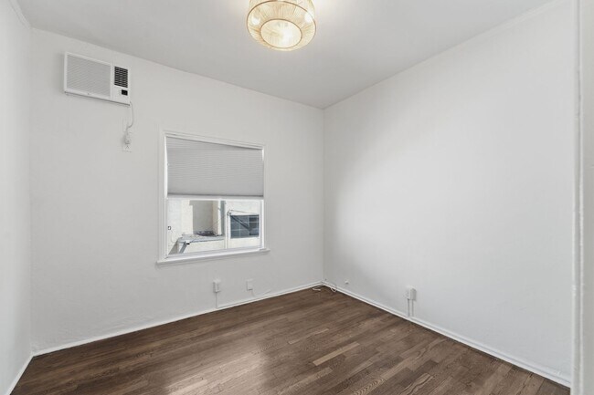 Building Photo - 408 N Spaulding Ave
