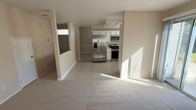 Building Photo - Oakley beautiful 3 bedroom 2 bath w/vaulted ceilings & much more