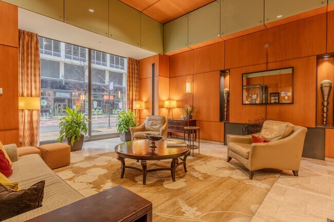 Building Photo - 208 W Washington St