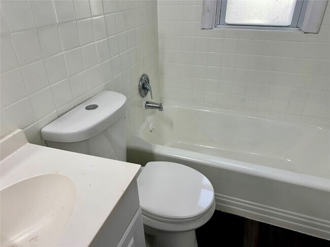 Building Photo - 7121 Lamont Dr