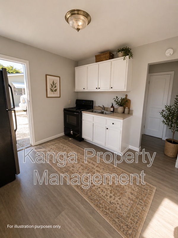 Building Photo - 912 11th Ave N