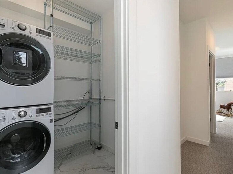 Building Photo - North Beacon Hill Townhouse