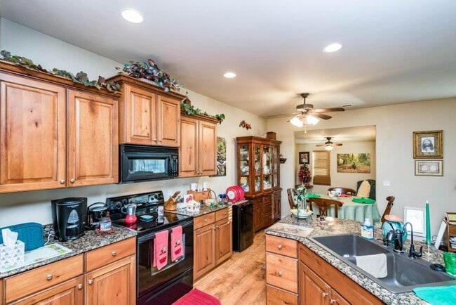 Building Photo - 3 Bedroom Home In South Pointe Subdivision...