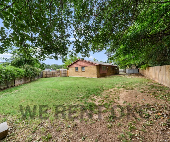 Building Photo - 1400 Woodland Way