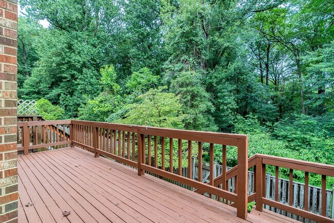 Building Photo - Very Charming 3 Bedroom And 2.5 Bathroom Townhouse With Private Deck In Country Creek