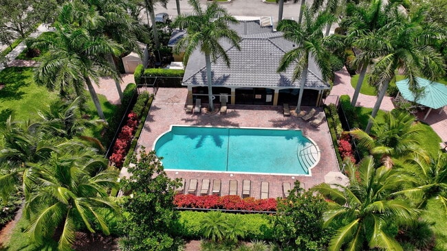 Building Photo - 2990 SE Lexington Lakes Dr