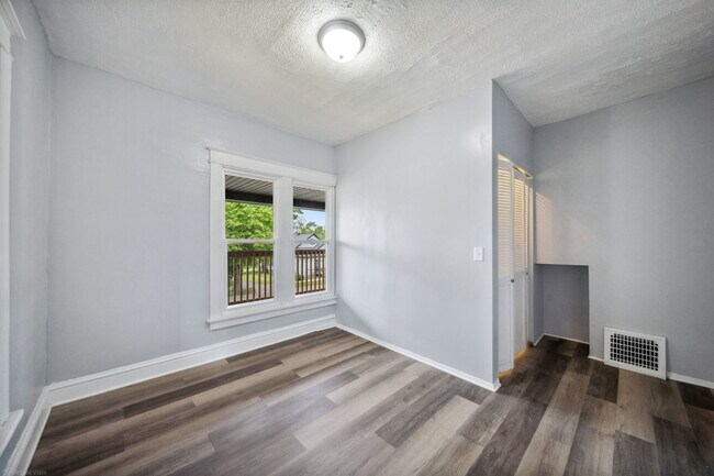 Building Photo - 132 Akin Ave