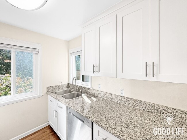 Building Photo - Clean & Move-In Ready Upgraded Condo in Prime Scripps Ranch Location