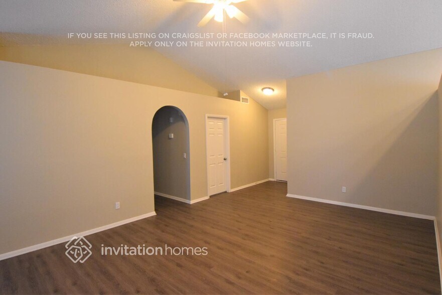 Building Photo - 652 E Calle Del Norte