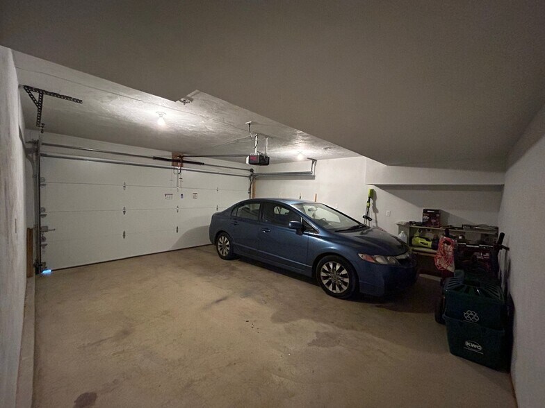 Building Photo - 676 Burncoat St