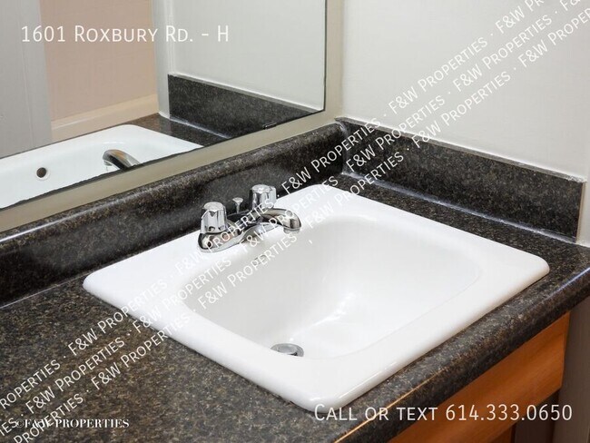 Building Photo - 1601 Roxbury Rd