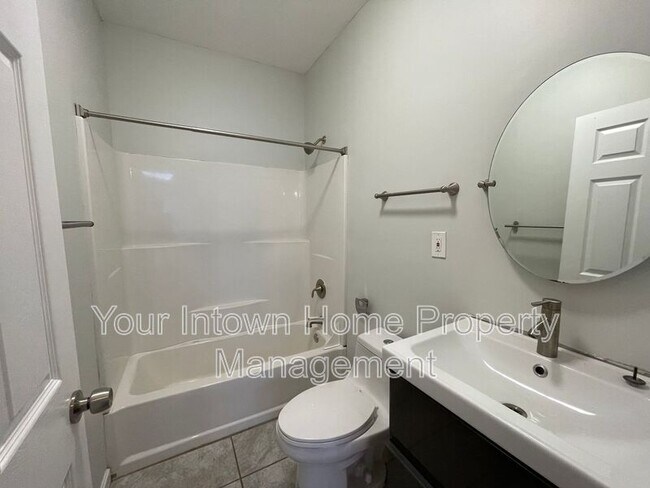 Building Photo - 548 Ontario Ave SW