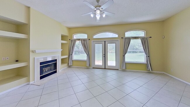 Building Photo - Welcome home - Charming 3 Bedroom in Hatton Chase!