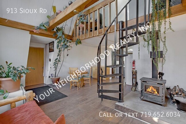 Building Photo - 913 Sioux Rd