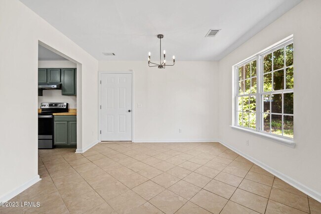 Building Photo - 7 Grandiflora Ln