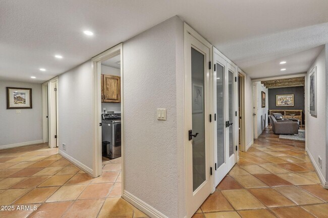 Building Photo - 7620 E Vía Del Placito