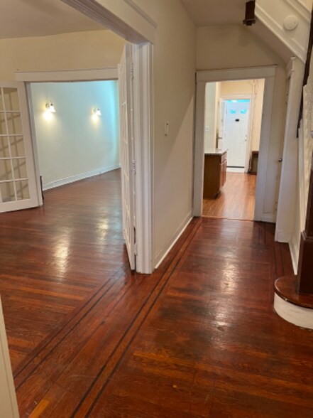 Building Photo - 1536 Appleton St