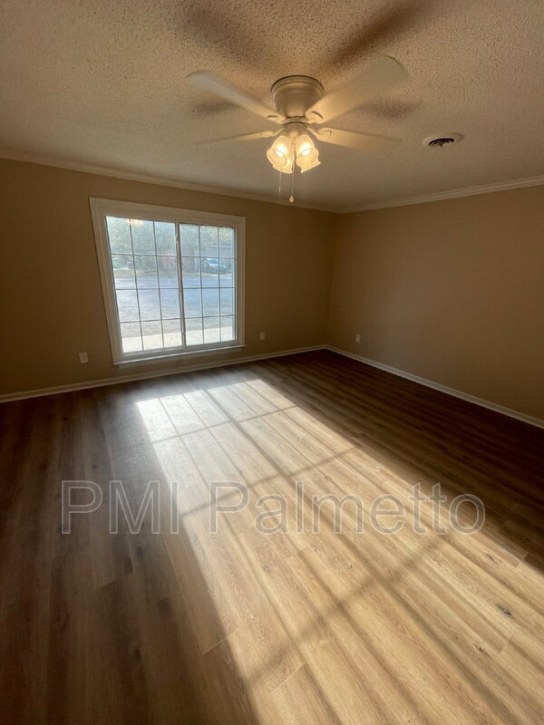 Building Photo - 4704 Palm Tree Ln