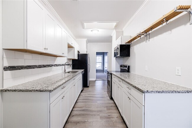 Building Photo - 186 Monroe Ave