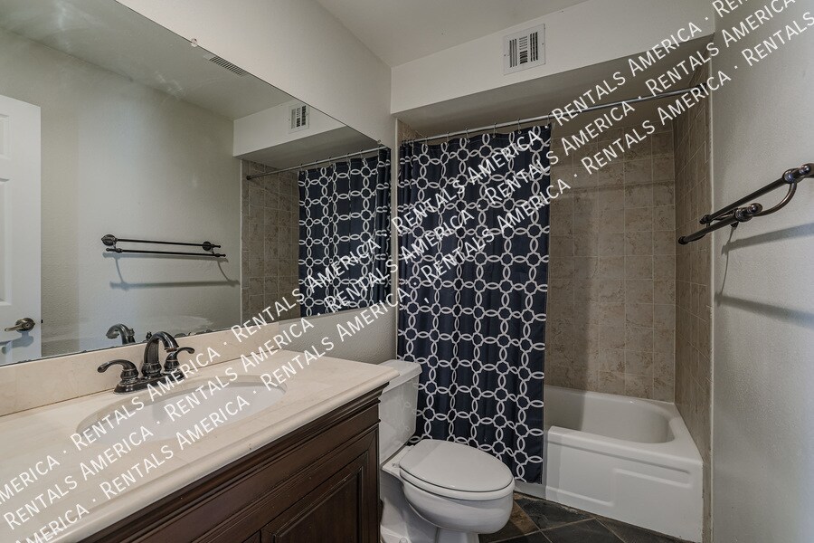 Building Photo - 2160 S Catarina-