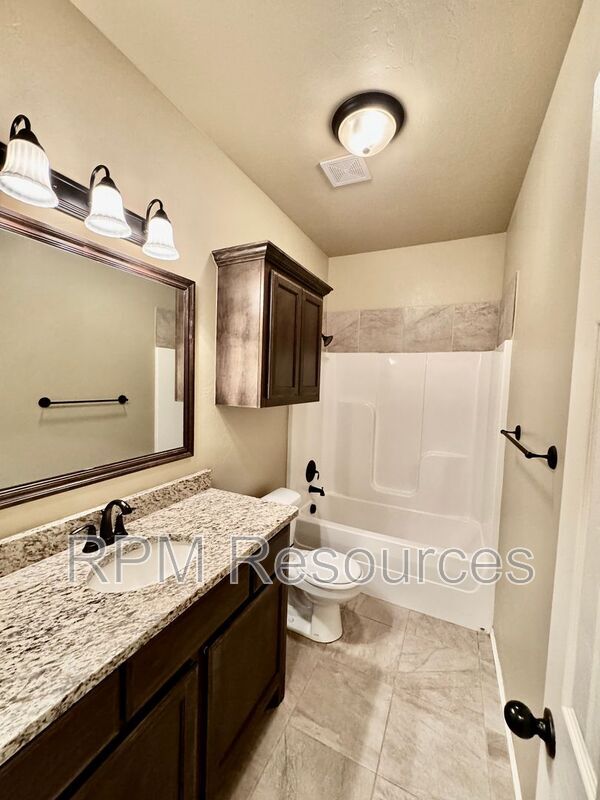 Building Photo - 151 Bison Ct Way