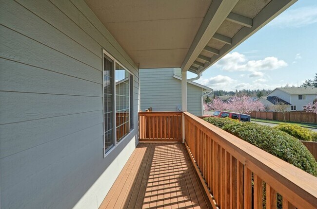Building Photo - 3 bdrm, 2.5 Bath, 2 car Garage, Gas heat, ...