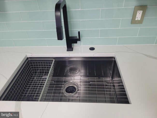 Building Photo - 20722 Valley Forge Cir