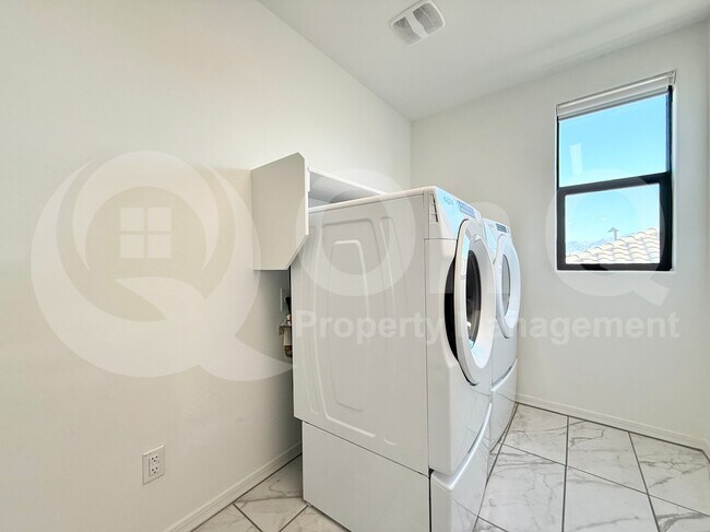Building Photo - 9030 S 67th Dr