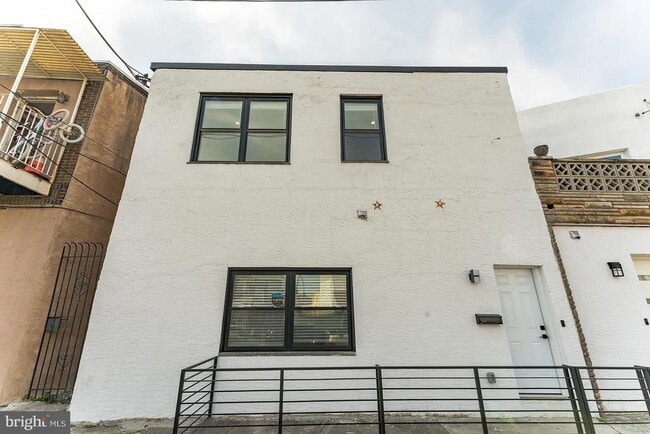 Building Photo - 2401 S Alder St