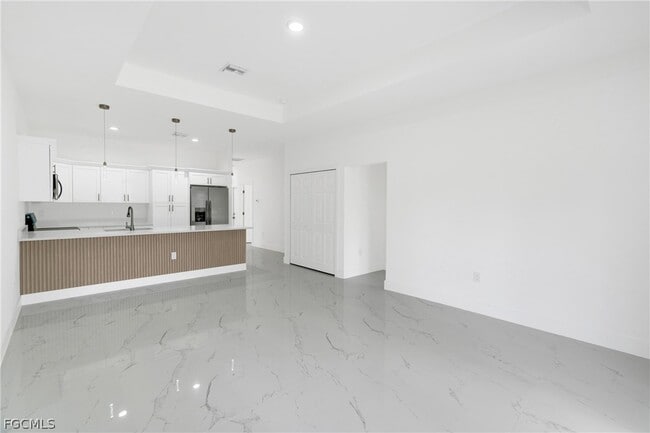 Building Photo - 724 Lamar St E