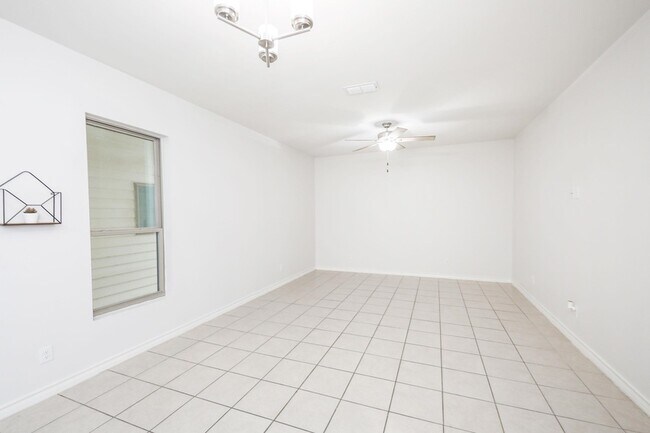 Building Photo - 1511 Don Camilo Blvd