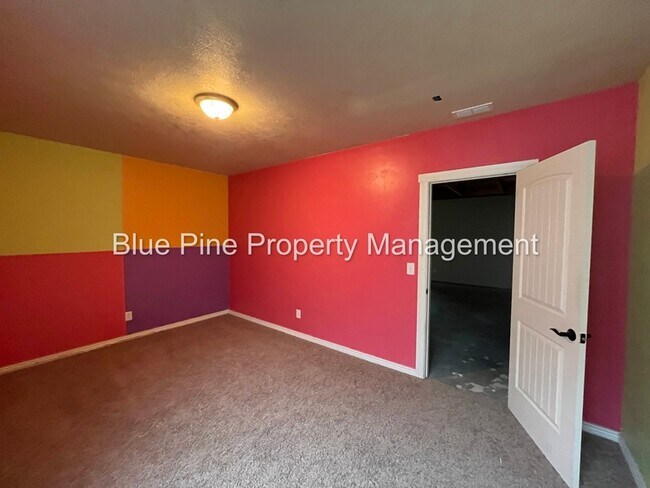 Building Photo - 6192 Pheasant Dr