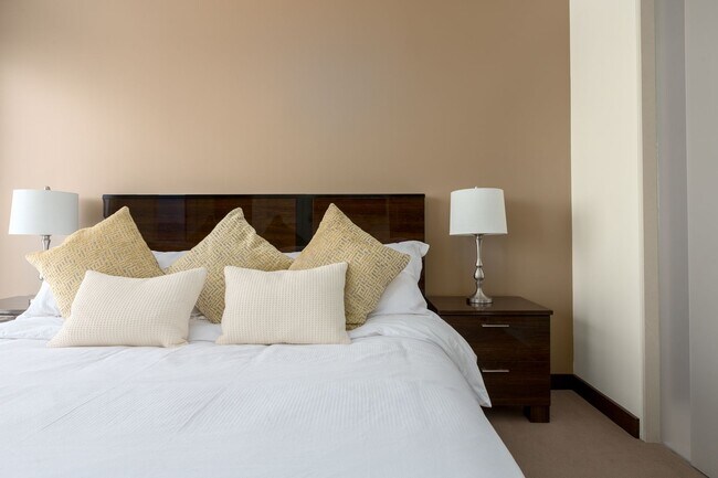 Building Photo - BEAUTIFUL WALDORF ASTORIA UNIT ON THE 34TH FLOOR!