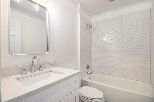 Building Photo - 960 Landmark Dr NE